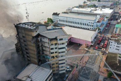Las pérdidas materiales se consideran cuantiosas dadas las características de los productos almacenados en el lugar.