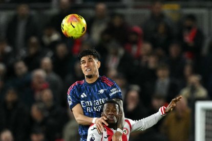 Piero Hincapié, defensor ecuatoriano del Arsenal.