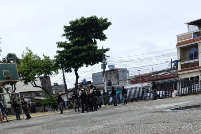 La Policía Nacional procedió a acordonar la escena del crimen.