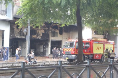 Tres locales comerciales ubicados en una misma propiedad resultaron afectados.