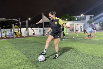 Alejandra Morales entrena con entusiasmo en FutLab.