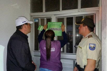 La hostal tampoco contaba con permisos y fue clausurada por las autoridades.