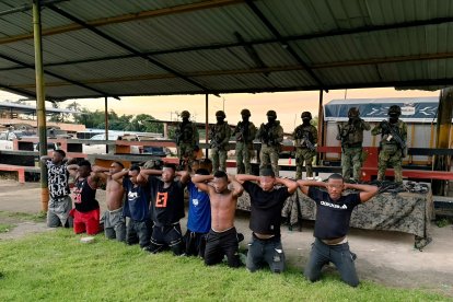 Nueve presuntos integrantes del Frente Oliver Sinisterra fueron detenidos en el sector Zapallo, Eloy Alfaro (Esmeraldas), durante la segunda fase de la operación militar.