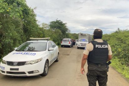 La Policía Nacional se desplegó en la zona rural de Manta para investigar el crimen de Jimmy Saltos