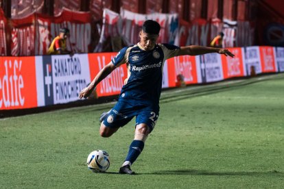 Argentinos Juniors busca sorprender a Barcelona SC en el Monumental.