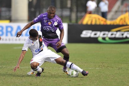 Oswaldo Minda: La Perra. Lejos de ser un insulto, este apodo describe su ferocidad y terquedad para perseguir al rival por toda la cancha. El volante destacó en Aucas, Deportivo Quito y Barcelona SC.