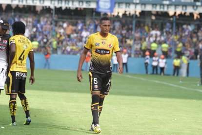 José Luis Perlaza: Zancudo. Sus piernas interminables y flacas recordaban a un mosquito gigante. Su apodo inmortalizó su capacidad para elevarse sobre los rivales. Militó en Olmedo y Barcelona SC.