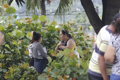Familiares de Bruno Troya acudieron a la morgue para retirar su cadáver.