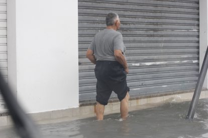 Las aguas estancadas por las lluvias se convierten en foco de enfermedades.