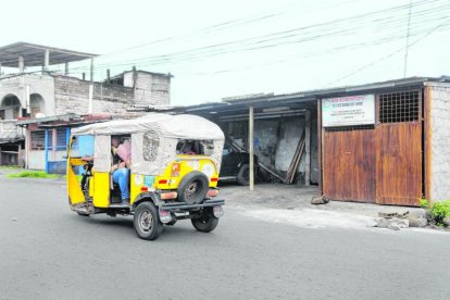 El ataque armado ocurrió en este taller mecánico que funciona junto a una casa cristiana.