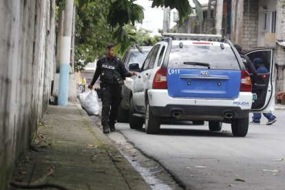 En esta vereda dejaron las fundas con los restos humanos.