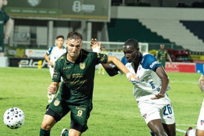 Janner Corozo debutó con gol con los albos.