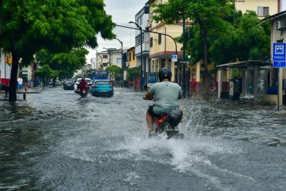 Fuerte lluvia en Guayaquil este 21 de febrero.