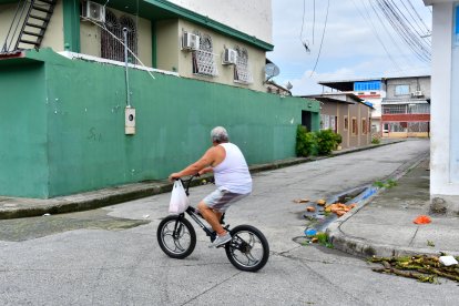En este callejón del Guasmo se registró el crimen.