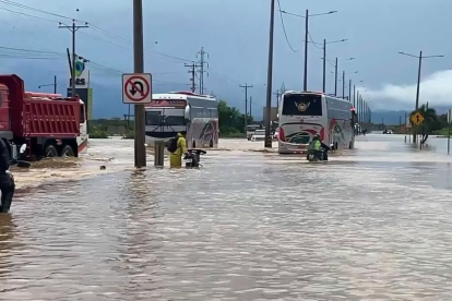 El Oro padece por las intensas lluvias.