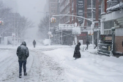 El Servicio Meteorológico Nacional (NWS) registró 15,1 pulgadas (38,3 cm) de nieve en Central Park