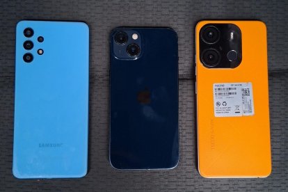 Estos tres teléfonos celulares forman parte de las evidencias del caso.