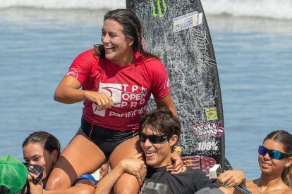 Mimi Barona como reina de la categoría Open de la primera válida nacional.