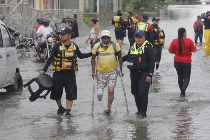 La emergencia no solo ha afectado la movilidad, sino también el sistema educativo y la atención médica