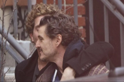 La dupla fue fotografiada caminando por el Lower East Side con atuendos impecables.