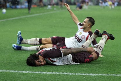 Jugadores de Lanús celebrando el título de la Recopa Sudamericana 2026.
