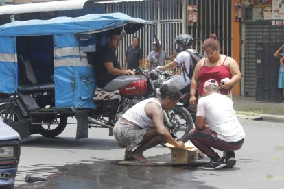En el sitio encendieron una vela por la víctima.