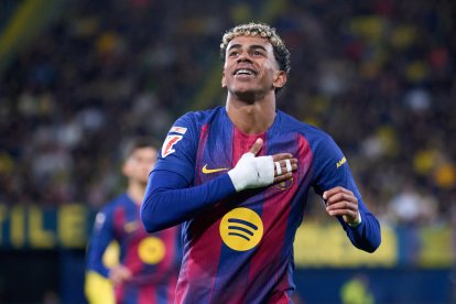 Lamine Yamal es la figura del FC Barcelona, líder de LaLiga española en 2026.
