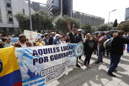 Simpatizantes de Aquiles Álvarez han estado en las diligencias.