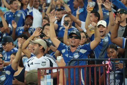 Hincha de Emelec se ilusionan con el nivel que mostró el Bombillo.