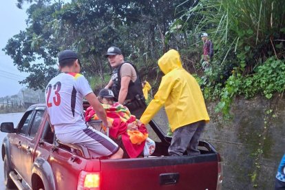 Habitantes de sectores cercanos a Alamor fueron evacuados de forma preventiva tras el desbordamiento de una quebrada.