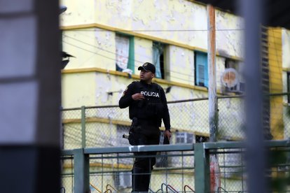 La zona de las Casas Colectivas en Guayaquil permanece bajo custodia policial luego de registrarse dos muertes.