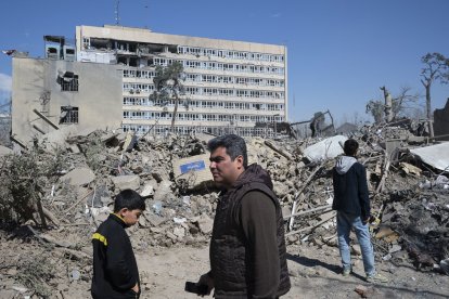 El Ejército israelí avisó que atacaría este martes la zona industrial Hakimiya en Teherán y el Aeropuerto Internacional de Payam en Karak, en el norte de Irán