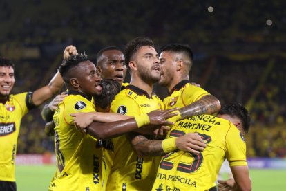 Villalba abrió la cuenta en el Monumental.