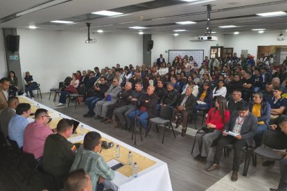 El gremio de transportistas mantuvo reunión en Tulcán.