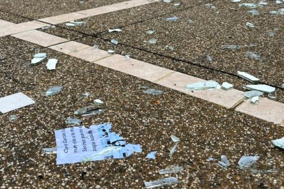 En el lugar se hallaron restos del panfleto.