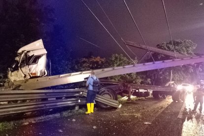 Personal de emergencia acudió al lugar.