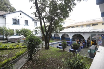 Los estudiantes se han reunido en la facultad para saber qué decisiones tomarán.