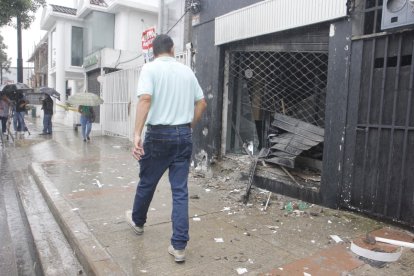 Fachada del local afectado en Urdesa Central, la mañana de este 4 de marzo.