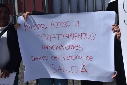 Los pacientes aseguran que sin un correcto tratamiento corren el riesgo de morir.