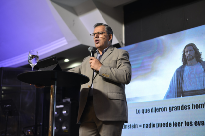 El pastor Tito Roggiero sugiere que la guerra tiene relación con escrituras bíblicas.