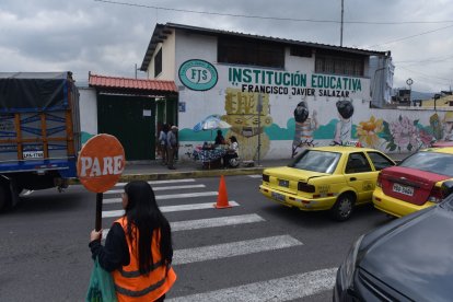 Escuela Francisco Salazar que fue construida sobre colector de la quebrada.