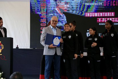 Varios directivos recibieron homenajes por su apoyo a Dragonas IDV y al fútbol femenino ecuatoriano