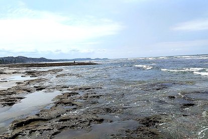 La Entrada tiene un área de playa rocosa que se ha vuelto favorita entre los aventureros.