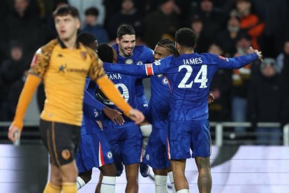 Chelsea busca meterse en zona de clasificación a la Champions League.