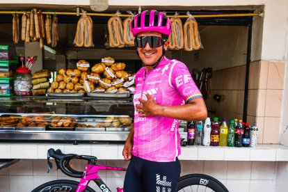 Richard Carapaz se prepara para el Giro de Italia 2026.