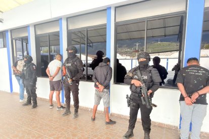 El parte policial precisa que los sospechosos serían de Los Lobos y Los P27.