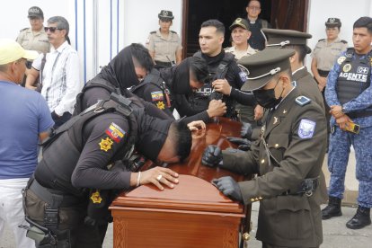 El dolor queda en casa. La muerte de un uniformado no solo enluta a la institución. También deja un profundo vacío en su familia, que enfrenta la ausencia de quien salió a cumplir su deber y nunca volvió.