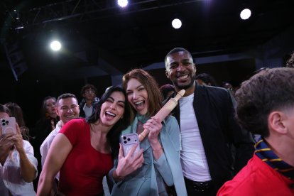 Parte del elenco del reality MasterChef Celebrity, Virginia Limongi (i), Mara Topić y Frickson Erazo, apoyaron a Espinoza en la pelea.