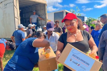 Comunidades de Muisne reciben cajas de asistencia humanitaria con alimentos y productos básicos, distribuidas de manera gratuita tras la emergencia invernal.