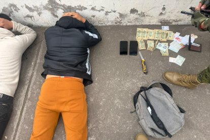 Los detenidos fueron entregados a la Policía Nacional para continuar con el procedimiento legal.